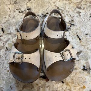 Girls White Double-Buckle Adjustable Leather Sandals